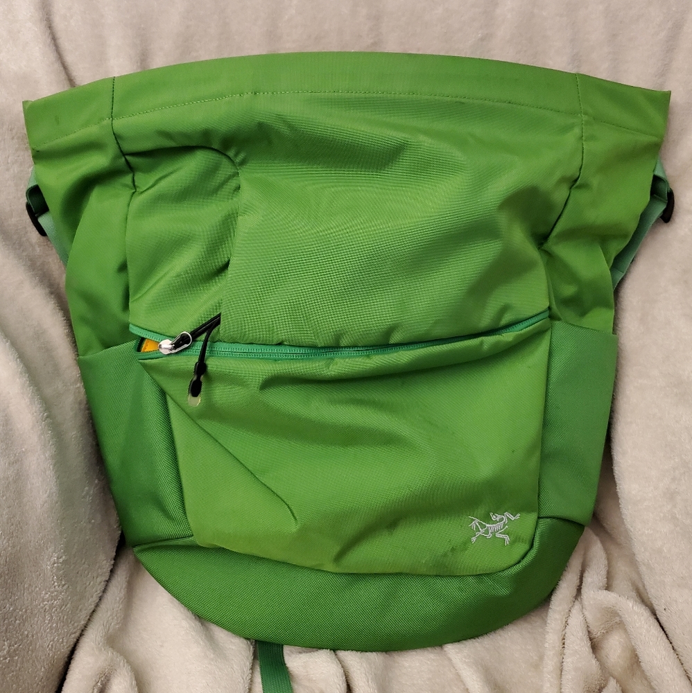 Arteryx mistral 16 shoulder day bag pack